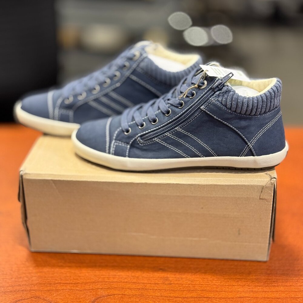 Taos Startup Women's Indigo Distressed - Size 8.5M